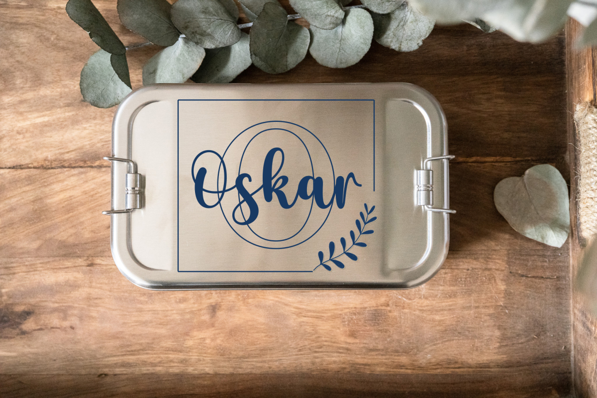 Personalisierte Edelstahl-Brotdose mit Click-Verschluss und dem Namen „Oskar“ auf dem Deckel, 1100 ml